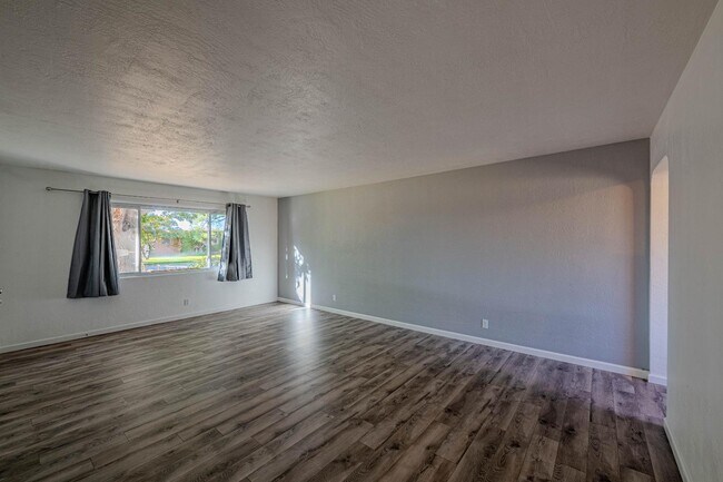 Building Photo - 1321 Delamar Ave NW