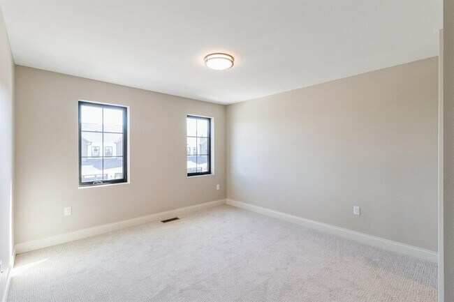 Building Photo - 2103 Lacey Dr