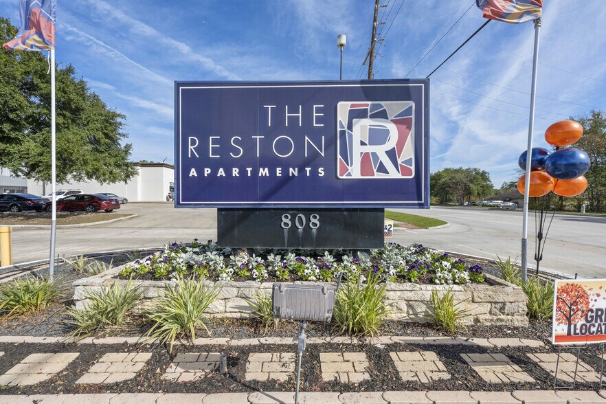 The Reston Apartments 808 Gladstell Rd Conroe TX 77304 Apartment Finder