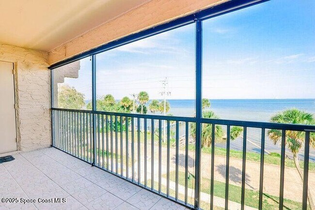 Building Photo - 1540 Riverside Dr