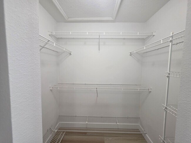 Building Photo - Beautiful 4 Bedroom in Gated Compass Pointe