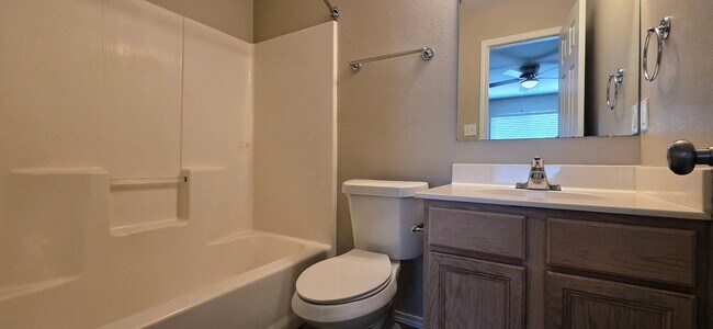 Building Photo - New Braunfels 2 Bedroom 2 Bath less than 1...