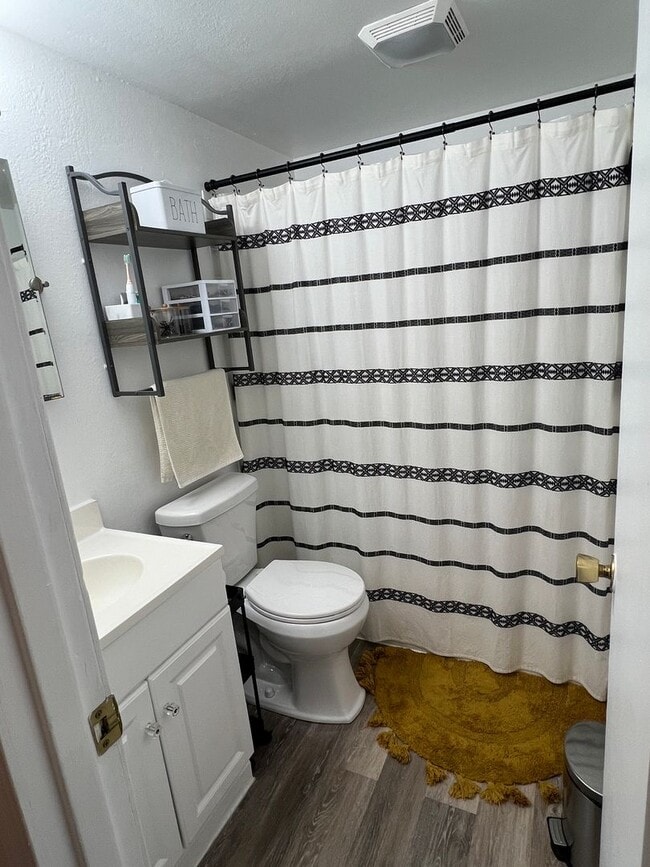 Building Photo - Duplex-Lower Unit in Aurora Subdivision