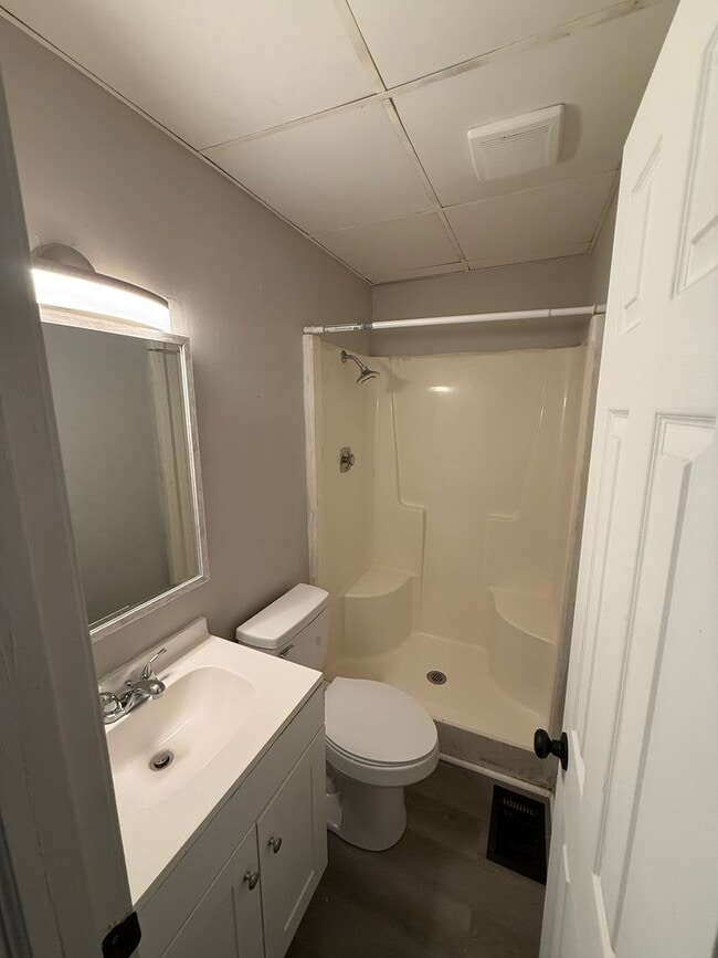 Building Photo - 3 Bed 2 Bath House