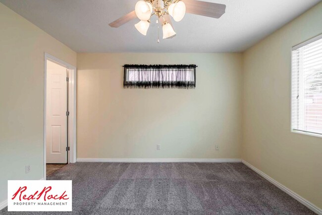 Building Photo - Dog Friendly - 3 Bedroom, 2 Bathroom Prope...