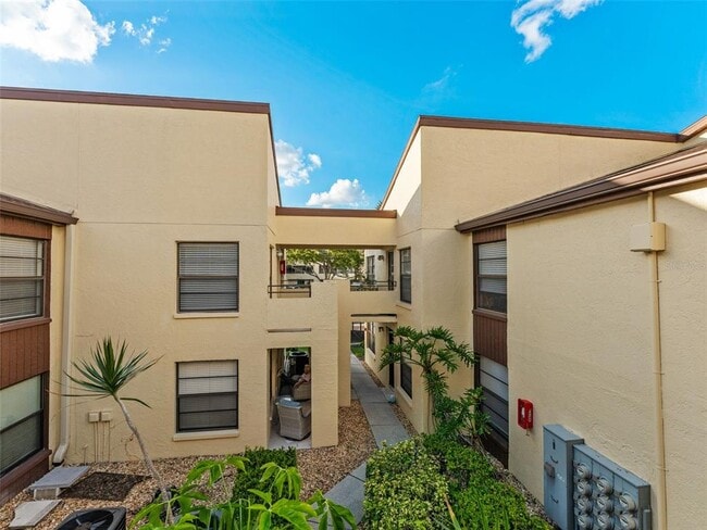 Building Photo - 13608 S Village Dr