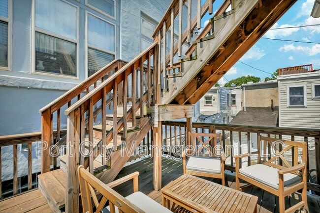 Building Photo - 504 S Milton Ave