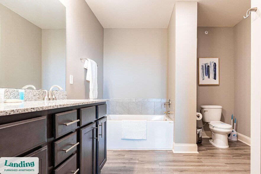 Building Photo - 305 Laredo Dr