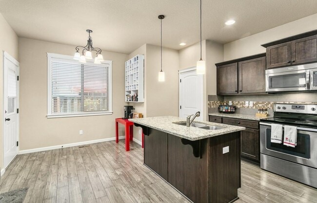 Building Photo - 2833 25th Ave