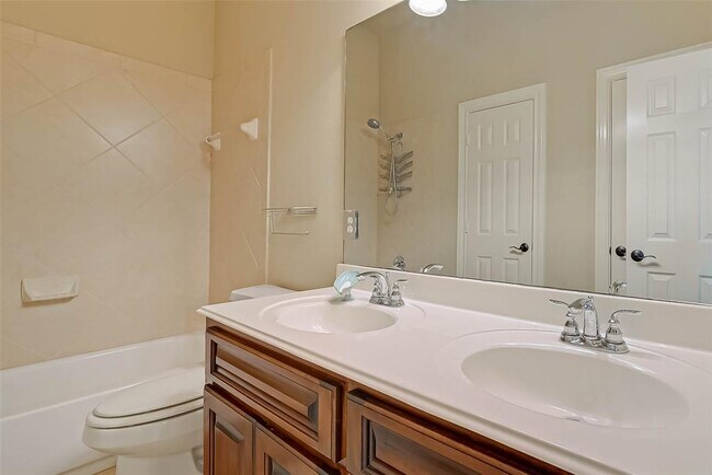 Building Photo - 5422 Linden Rose Ln