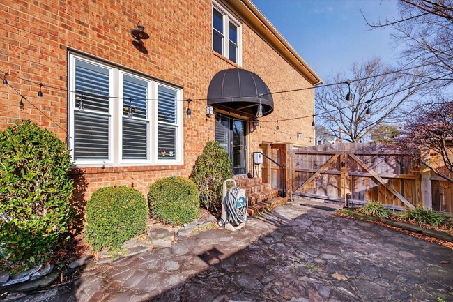 Building Photo - Elegant & Spacious Home Available in Church Point