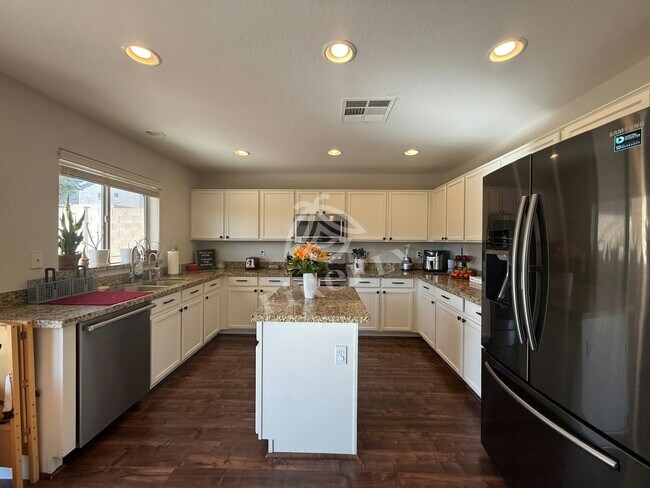 Building Photo - 6509R West Red Fox Road