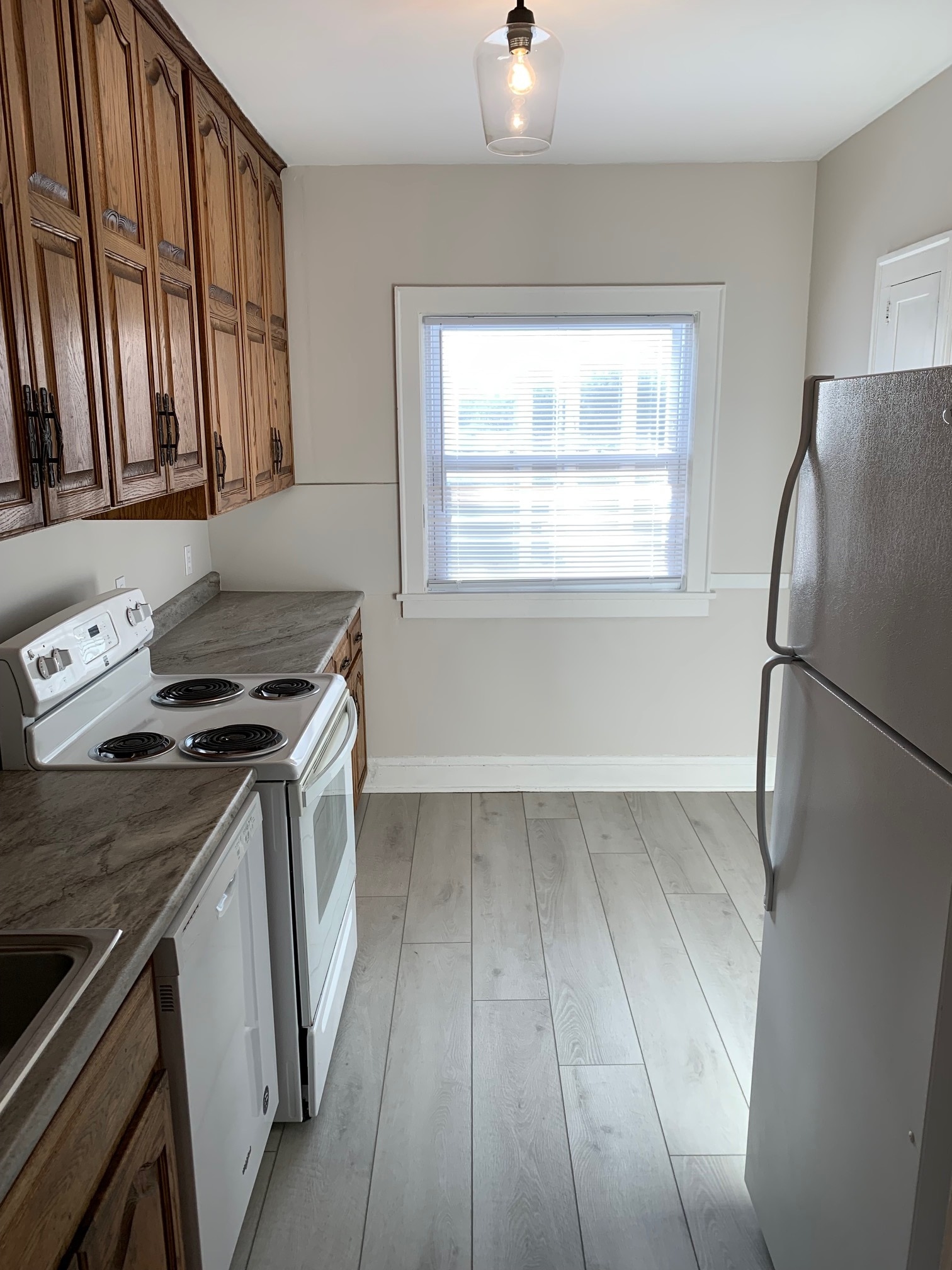 Kitchen - 1900 Grand Ave