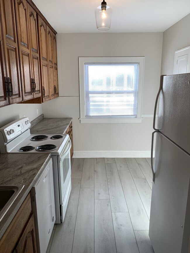 Kitchen - 1900 Grand Ave