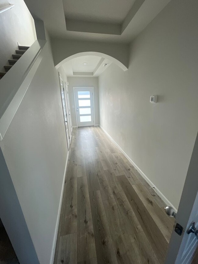 Building Photo - ** MOVE IN SPECIAL!** Must See in NE Albany!