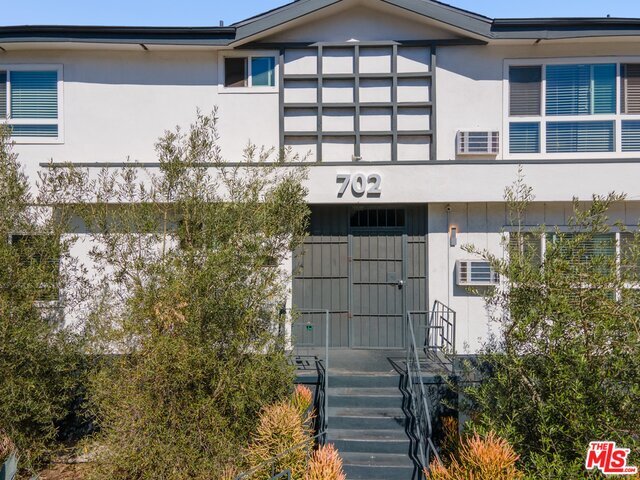 Building Photo - 702 S St Andrews Pl