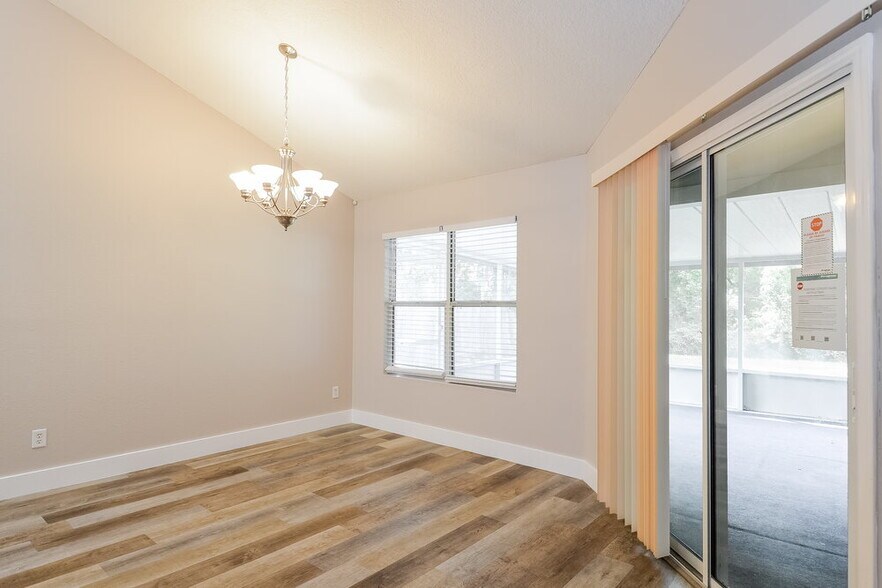 Building Photo - 12791 Serenade Cir N