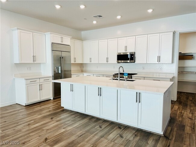 Building Photo - 981 Woodburn Ln
