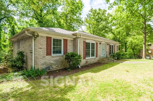 Building Photo - 2245 Tal Heim Dr