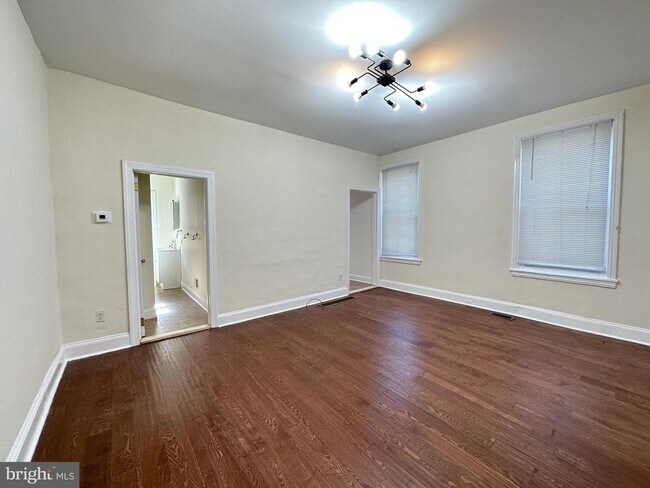 Building Photo - 2528 Poplar St