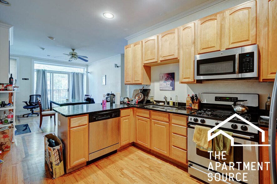 Primary Photo - 3739 N Sheffield Ave