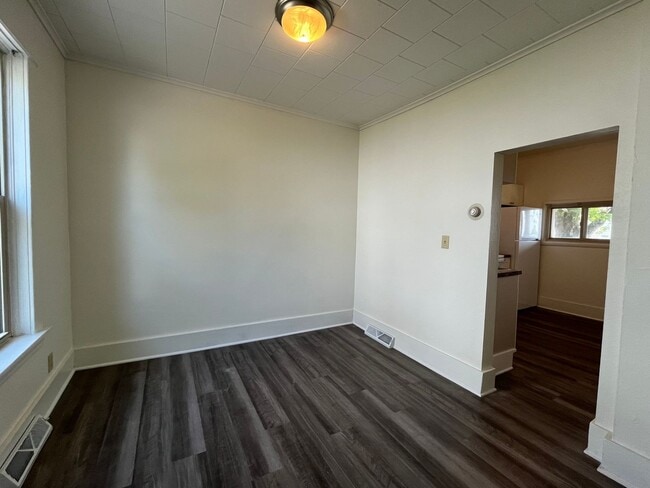 Building Photo - Renovated East Hillside 2 Bedroom 1 Bath S...