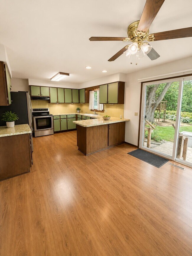 Building Photo - 6504 Schneider Pl
