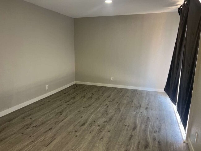 Building Photo - ½ OFF First Month's Rent! Updated Apartment in a Prime Central Las Vegas Location