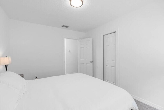Building Photo - 4255 Wee St