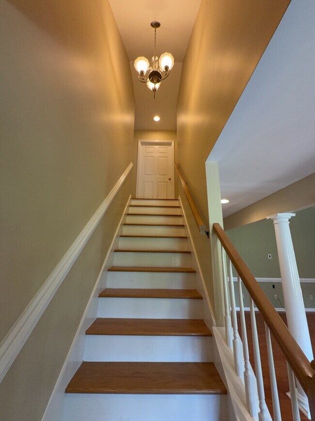 Building Photo - Beautiful 4 Bedroom, 3 Bath Home-211 Bethesda Ct.