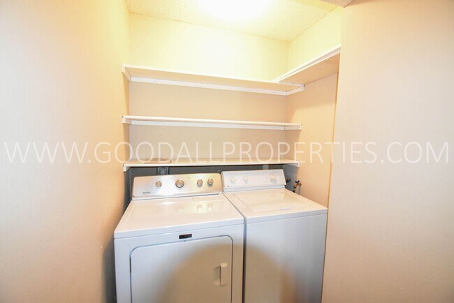 Building Photo - 3 Bedroom, 1.5 Bath Home in West Des Moines