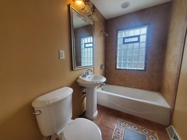 Building Photo - 3 Bedroom Single Family Glendale Home