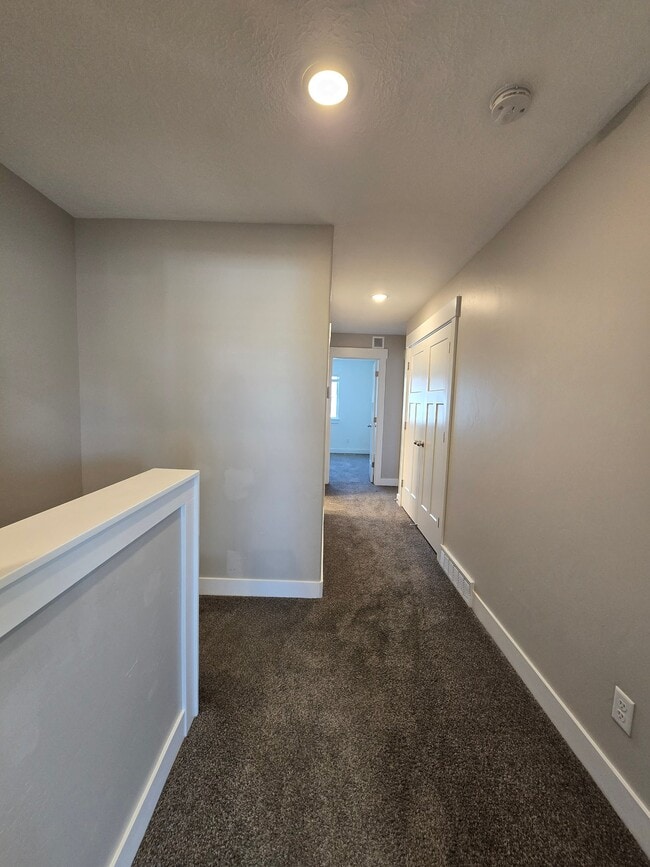 Building Photo - 1720 Stone Creek Way