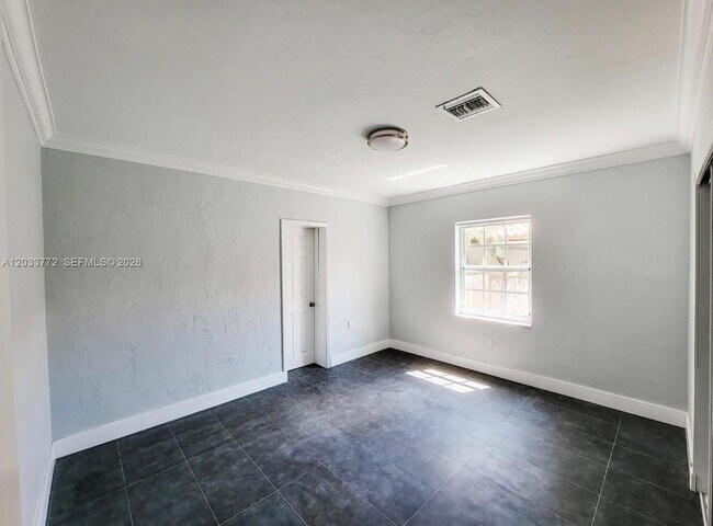 Building Photo - 3685 SW 1st Ave