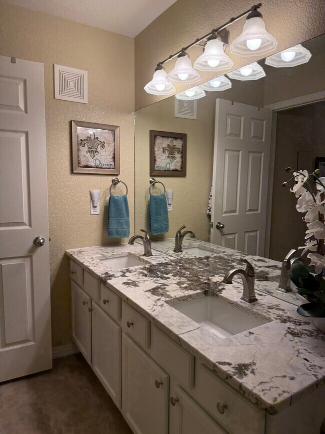 Building Photo - 9438 Ashbury Cir