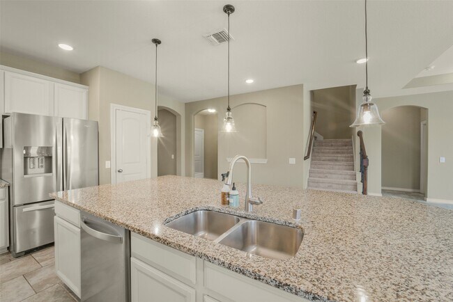 Building Photo - 9651 Thimbleweed Dr