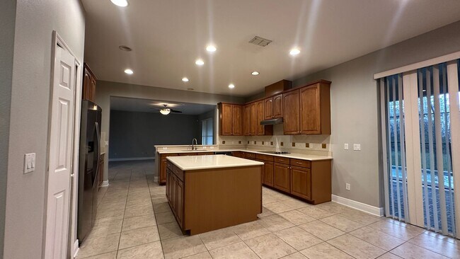 Building Photo - 418 Brentwood Club Cove
