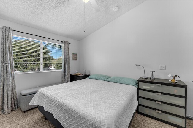 Building Photo - 2245 SE 25th Ave