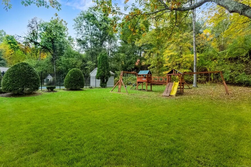 Building Photo - 41 Ledgewood Dr