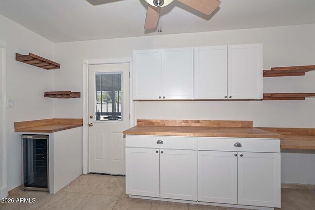 Building Photo - 6816 E Coronado Rd