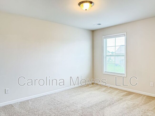 Building Photo - 537 Shrine Ct