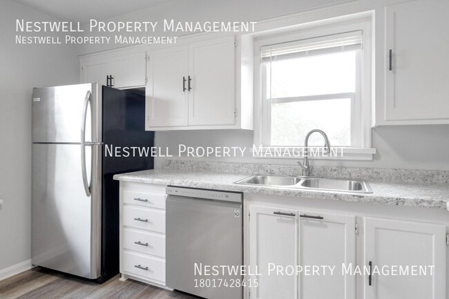 Building Photo - Great 4-bed Townhome in South Salt Lake