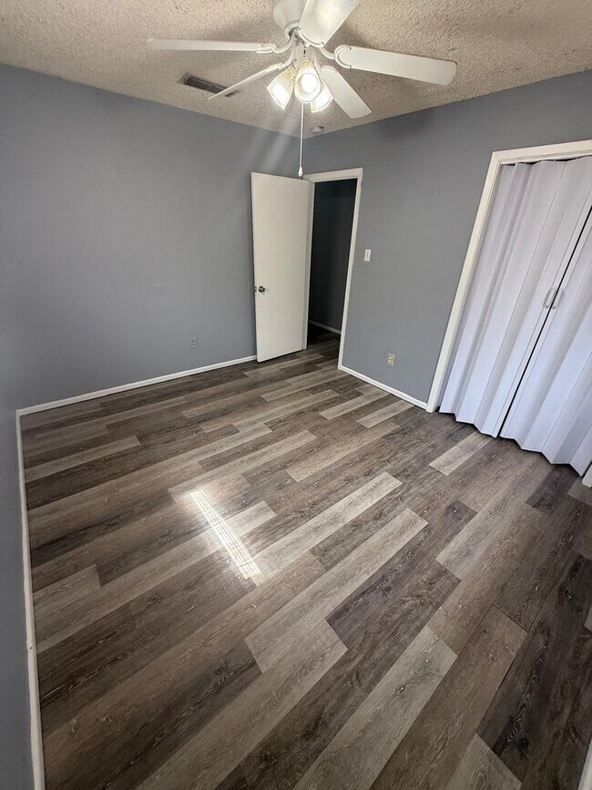 Building Photo - $0 First Month's Rent / $0 Deposit at Move-in