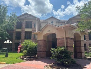 Building Photo - 2815 Kings Crossing Dr