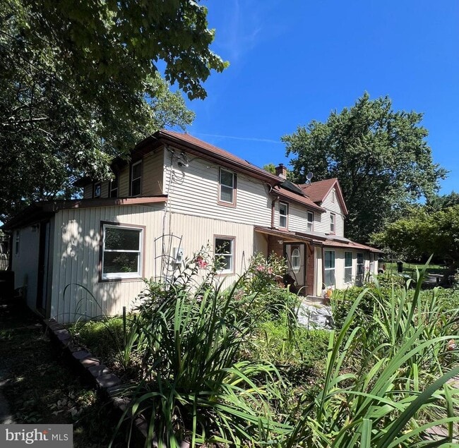 Building Photo - 626 Clark Ave