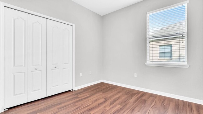 Building Photo - Beautiful 3BD/2BTH Home in Colony Lakes!