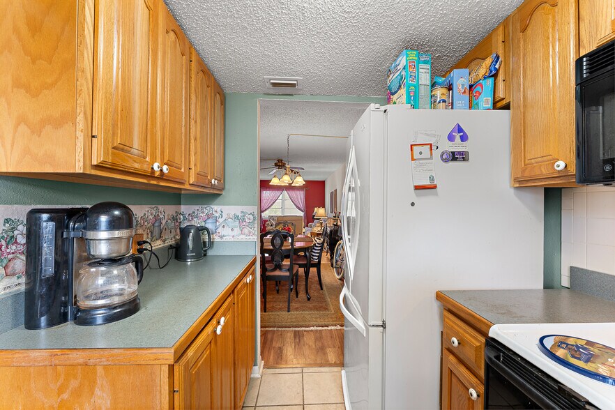 Building Photo - 4746 Azalea Dr