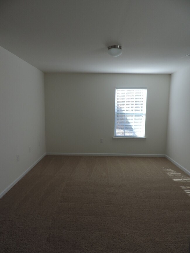 Building Photo - New, 4 bedroom home in the Hallstead commu...