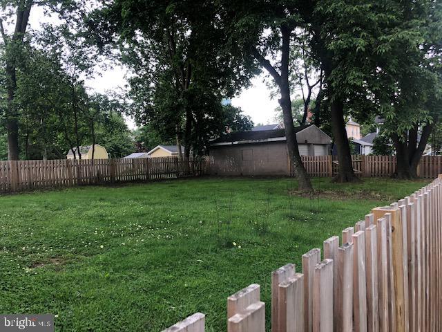 Building Photo - 920 Collings Ave