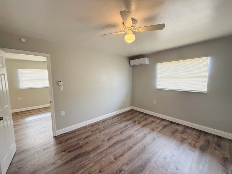 Building Photo - 1100-1190 Neptune Dr